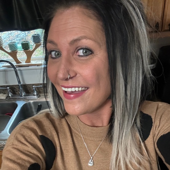 Meet your Posher, Stephanie - Picture 10 of 16